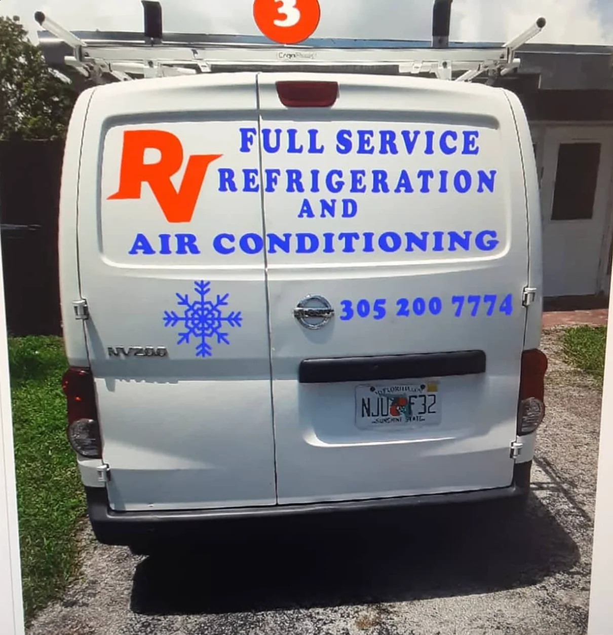 Vehicle graphic lettering